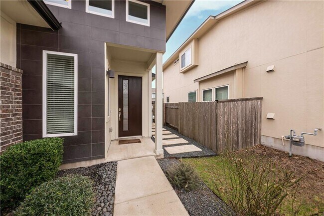 Building Photo - 8005 Izetta Ln
