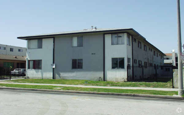 Primary Photo - 6727 10th Ave