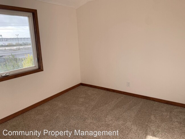 Foto del edificio - 3 br, 1 bath House - 699 West Marine Drive