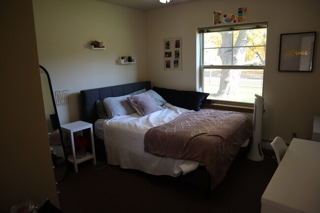 Cama 1 - 168 N Tratt St