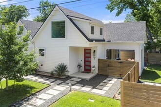 Building Photo - 1129 Henninger St