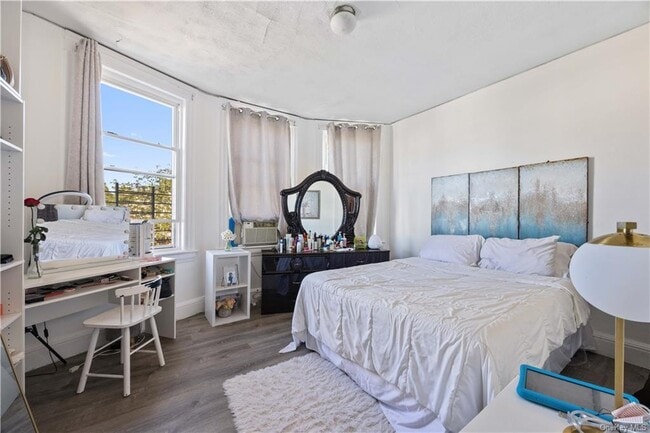 Building Photo - 13 Cedar St