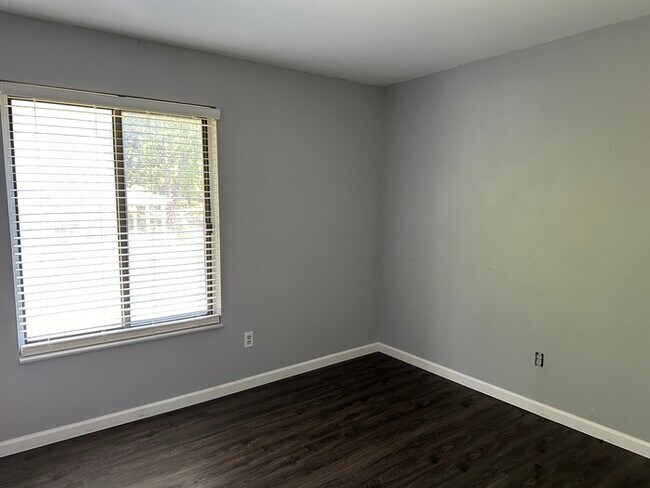 Foto del edificio - Updated 2Bd 1Bth Condo in Kirkwood