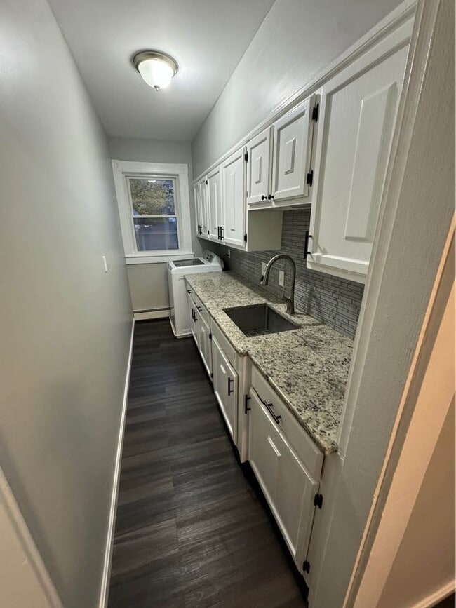 Building Photo - 98 Broadway