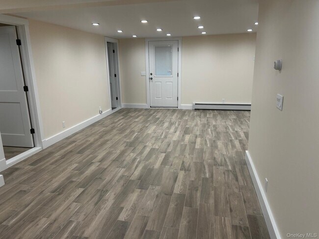 Foto del edificio - 65 Linwood Rd N