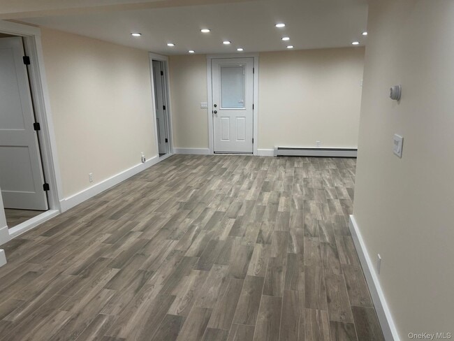 Building Photo - 65 Linwood Rd N