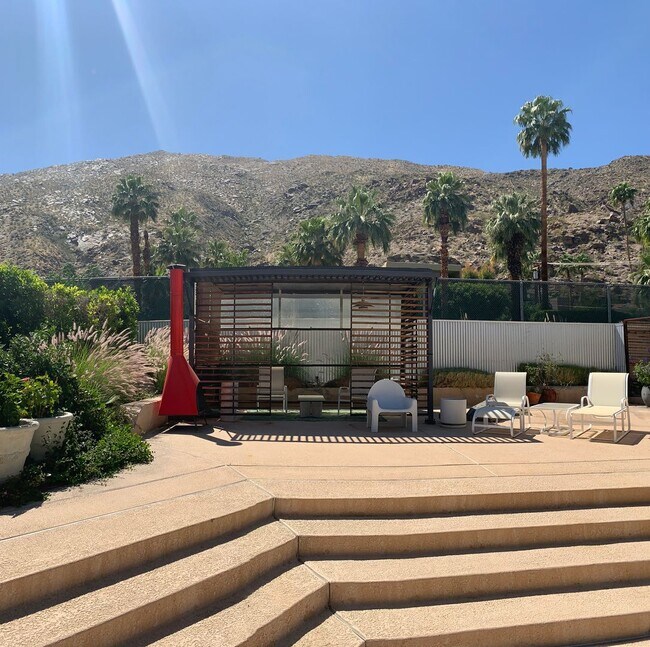 Foto del edificio - Mid-Century Modern 3 Bedroom Home - Palm S...