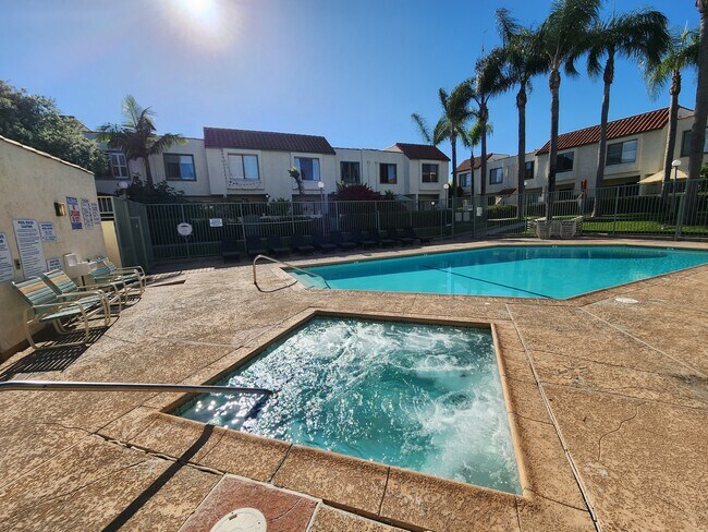 Foto del edificio - 13461 Whittier Ln