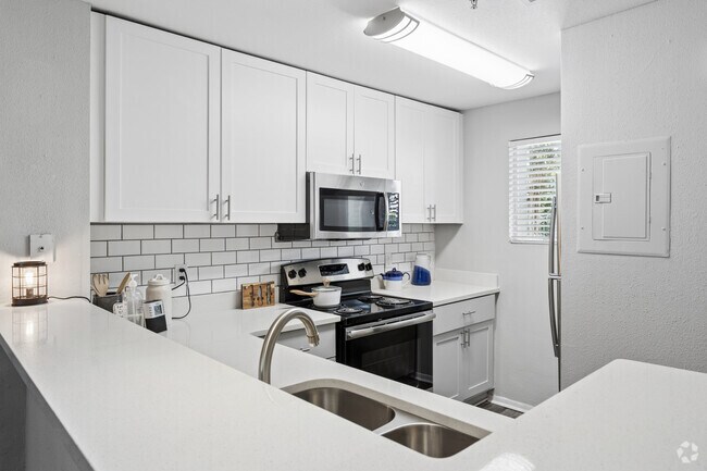 Broadway 2BR, 2BA - 1,116SF - Kitchen - 45Eighty Dunwoody