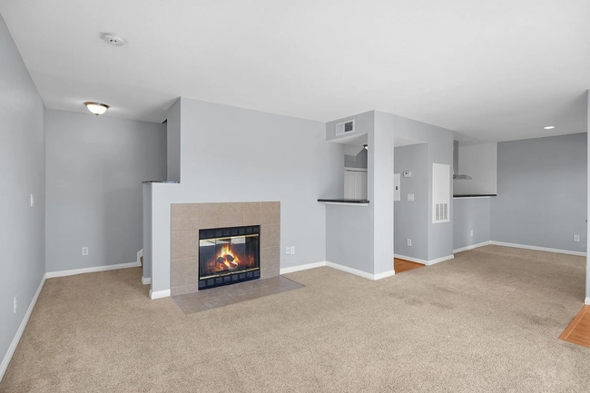 Building Photo - Unit 202