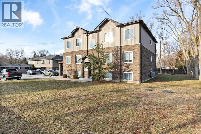 Building Photo - 5929 NEWMAN 2