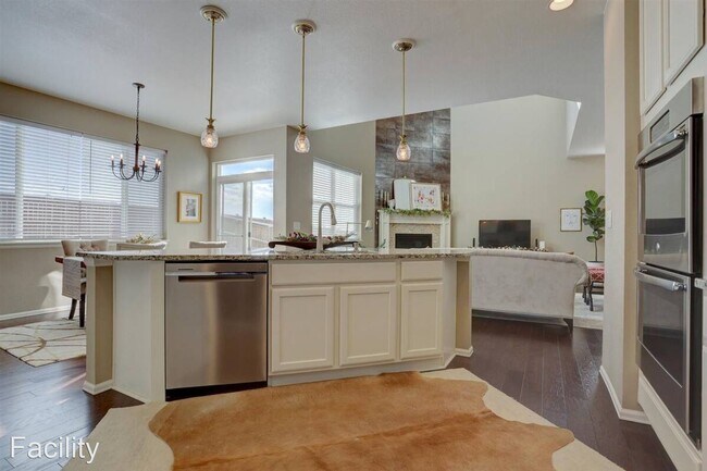 Foto del edificio - 3 br, 3 bath House - 13742 Valentia Street...