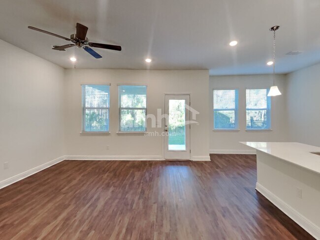 Foto del edificio - 6331 Emerald Hls Wy