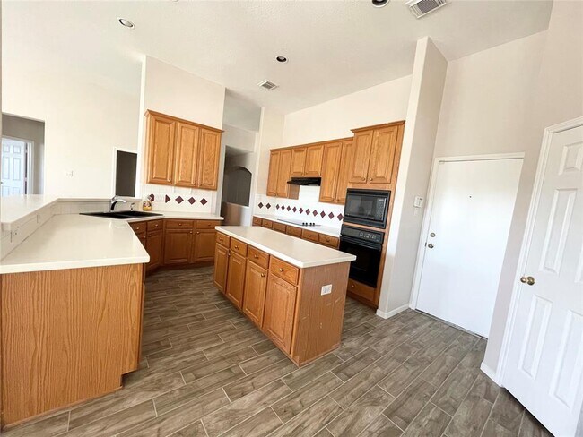 Foto del edificio - 16723 Shallow Ridge Blvd