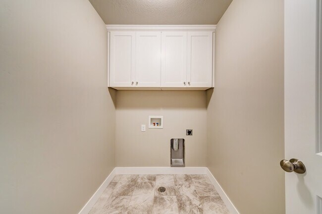 Foto del edificio - 4415 W Glendon Dr