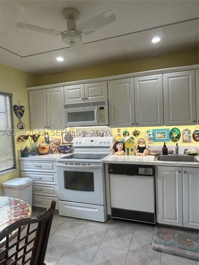 Foto del edificio - 9205 Pecky Cypress Ln