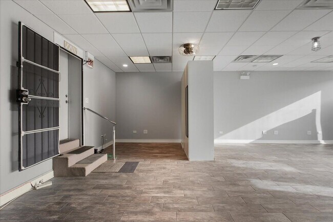 Foto del edificio - 1338 W Irving Park Rd