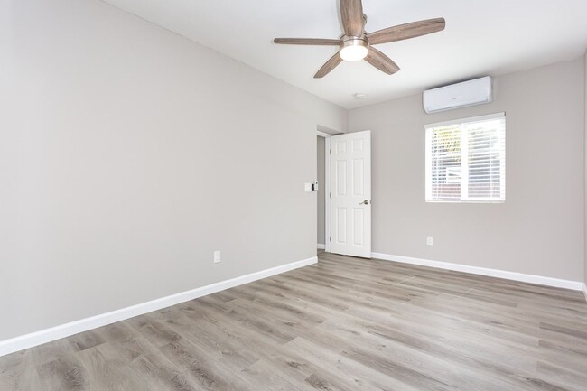 Foto del edificio - 811-823 Palm Ave