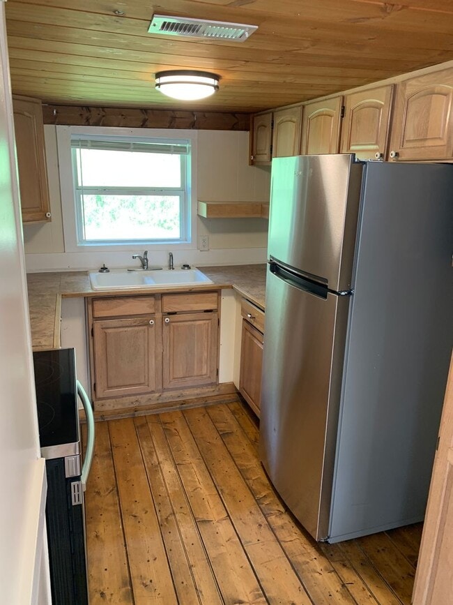 Building Photo - Brevard 3 Bedroom Close to Town