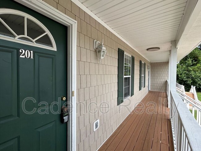 Foto del edificio - 4619 McClelland Dr
