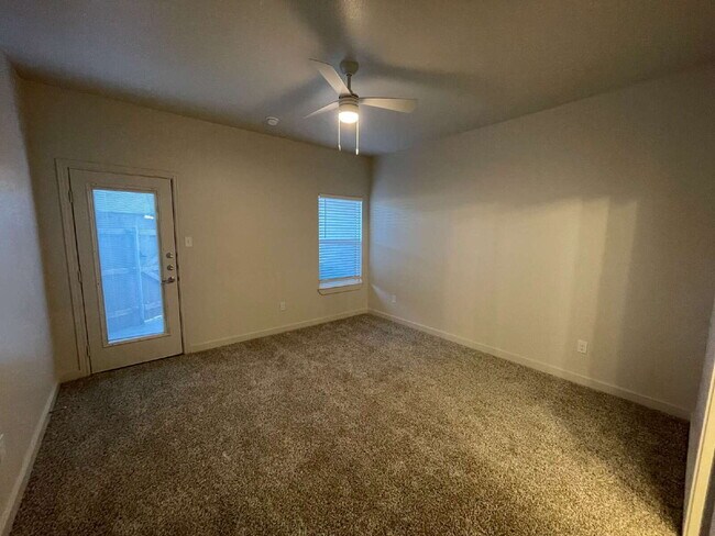 Foto del edificio - Luxury Two Bedroom Townhome in Abbey Glen Community!