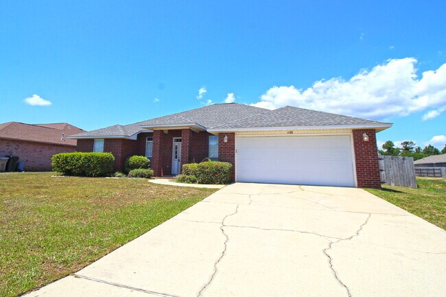 Foto del edificio - Spacious 4-Bedroom Home with Pool Care Inc...