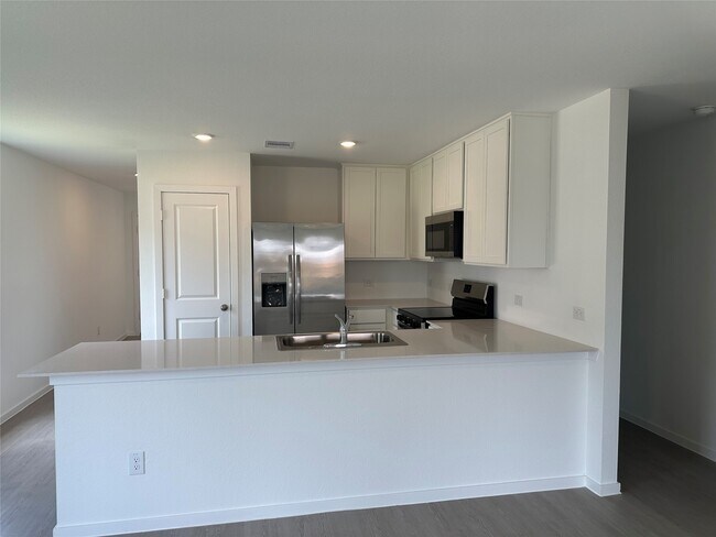 Building Photo - 15131 Willowater Dr