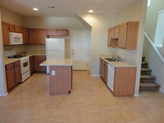 Building Photo - 608 Summit Valley Lane