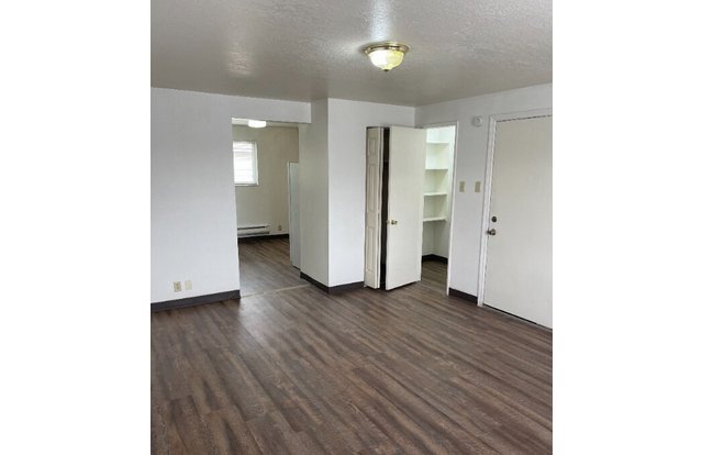 Building Photo - 160 N 1st W