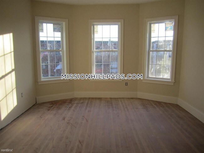 Foto del edificio - 107 Fisher Ave