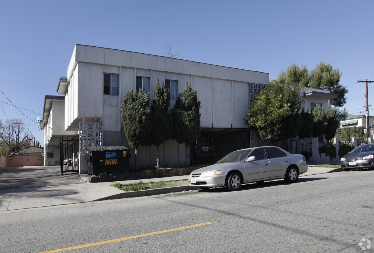 Building Photo - 7131 Bellaire Ave