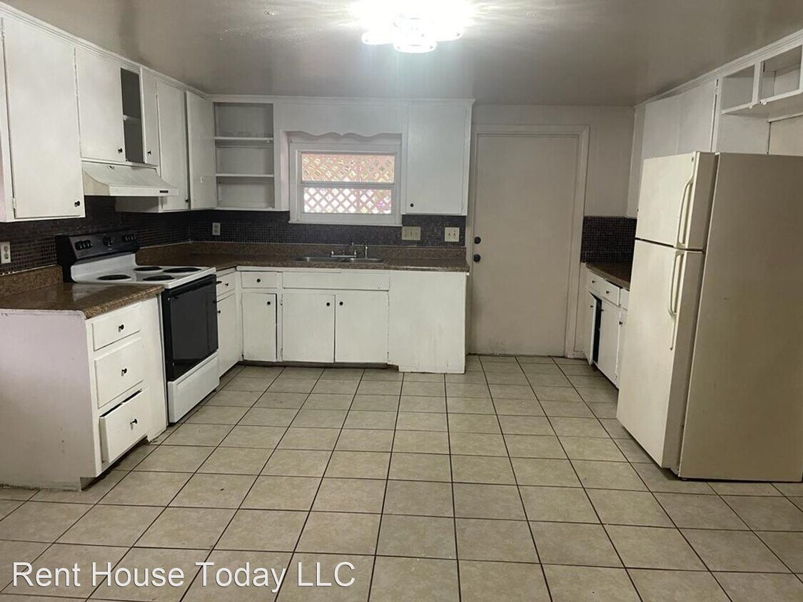 Primary Photo - 3 br, 1.5 bath House - 841 Lake Ida