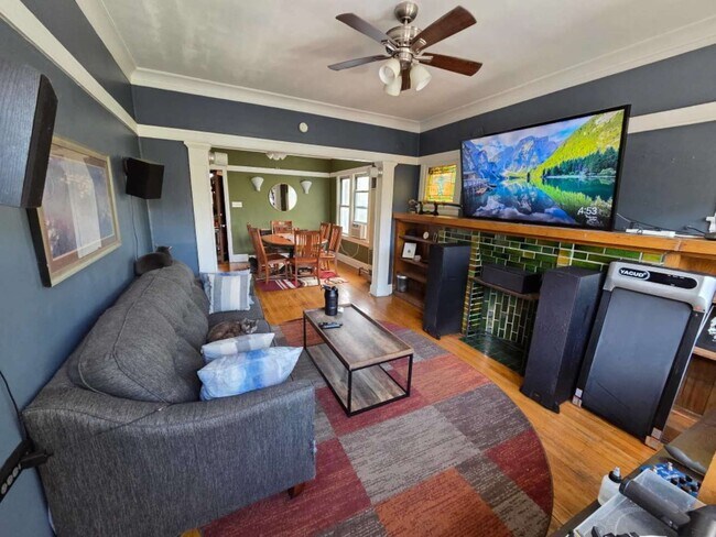 Foto del edificio - 1532 W 19th St