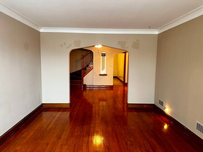 Building Photo - 4135 W 56th St