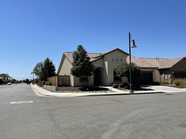 Foto del edificio - 9423 Laurelwood Ct