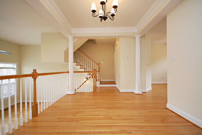 Building Photo - Spacious Glenwood Station Townhouse