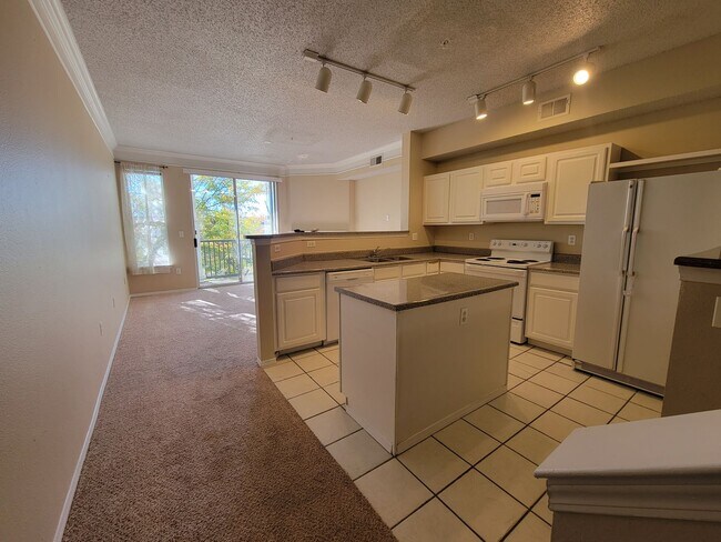 Foto del edificio - Spacious 2 bedroom, 2 bathroom townhome in...