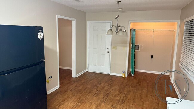 Foto del edificio - 619 N Cypress St