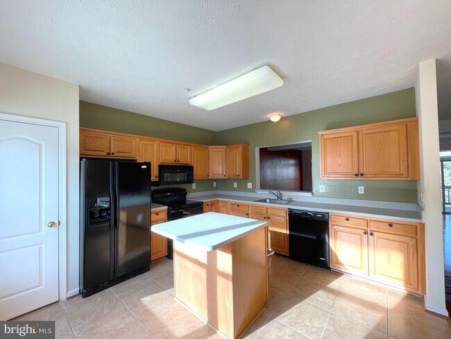 Foto del edificio - 48344 Long Ln