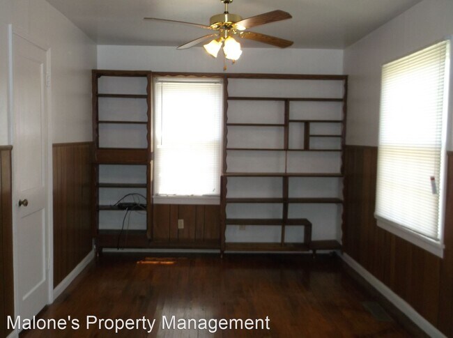 Building Photo - 3 br, 1 bath House - 1100 N. Myrtle Lane