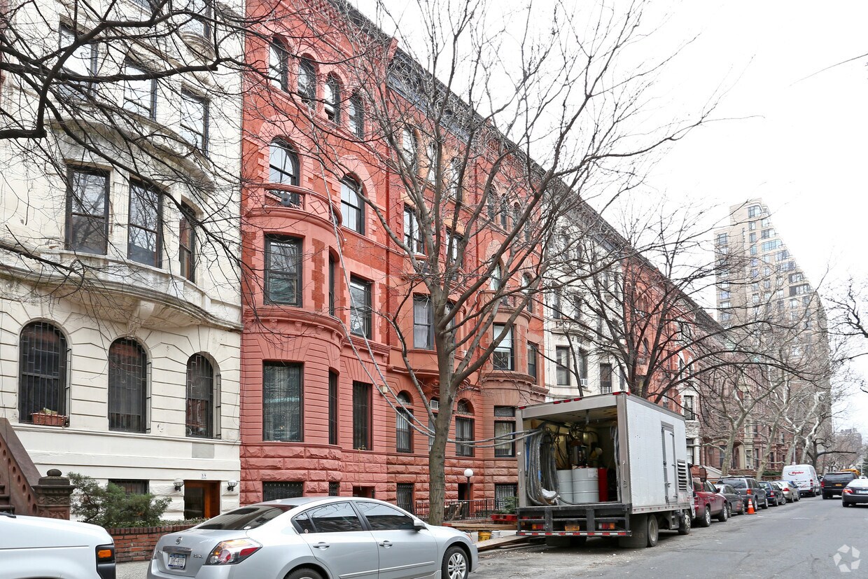 Building Photo - 55 W 88th St