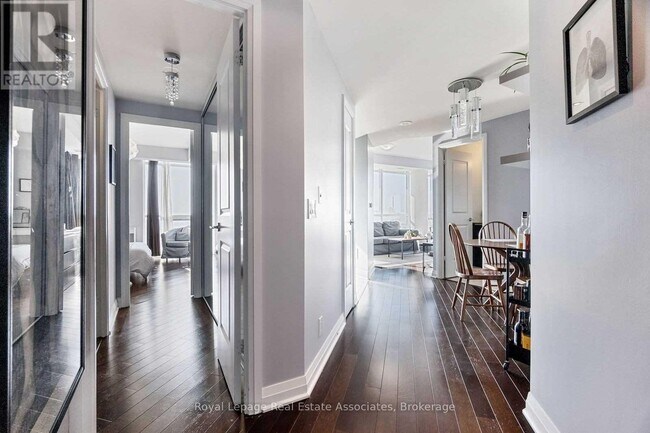 Building Photo - 1055-1055 Southdown Rd