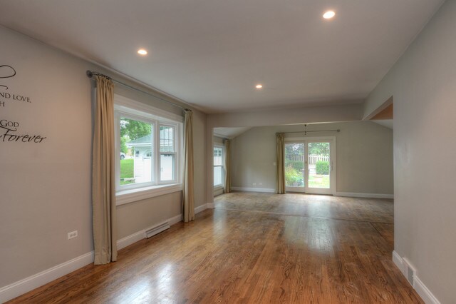 Building Photo - 305 Princeton Ave