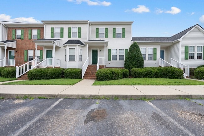 Building Photo - 1917 Stroll Cir