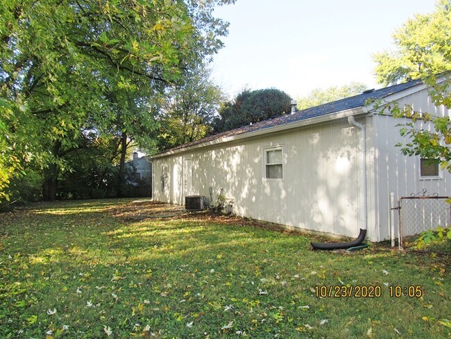 Foto del edificio - 5801 Westhaven Dr, Indpls, IN 46254