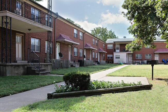 Exterior/patio - Campus Court