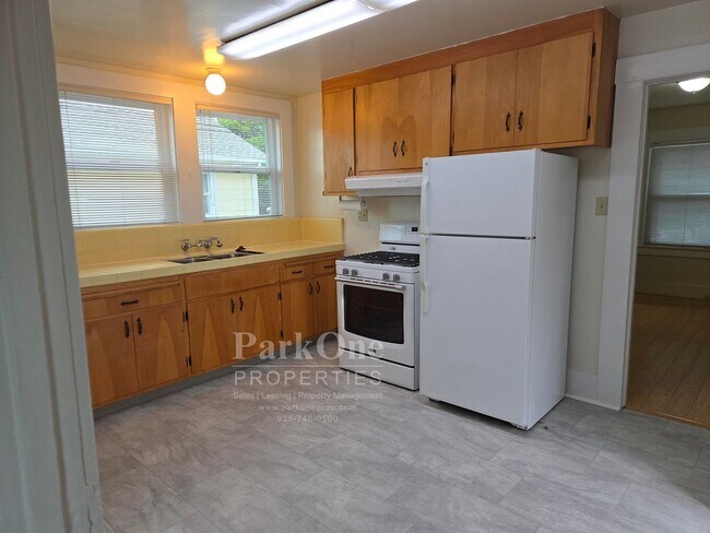 Foto del edificio - 979 Stannage Ave