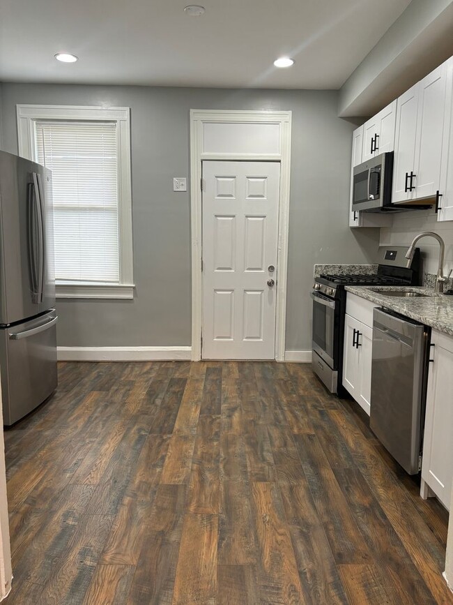 Building Photo - Beautifully Remodeled 2BR Home with Den an...