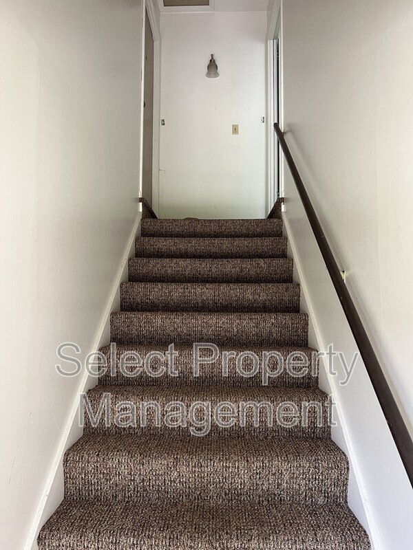 Foto del edificio - 3705 Sleepy Hollow Ln