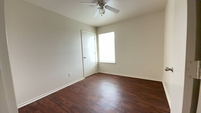 Building Photo - 6308 Temora Loop